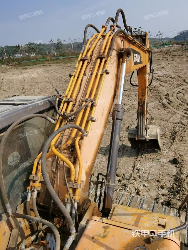 大臂背部俯視（工作和回轉(zhuǎn)裝置）