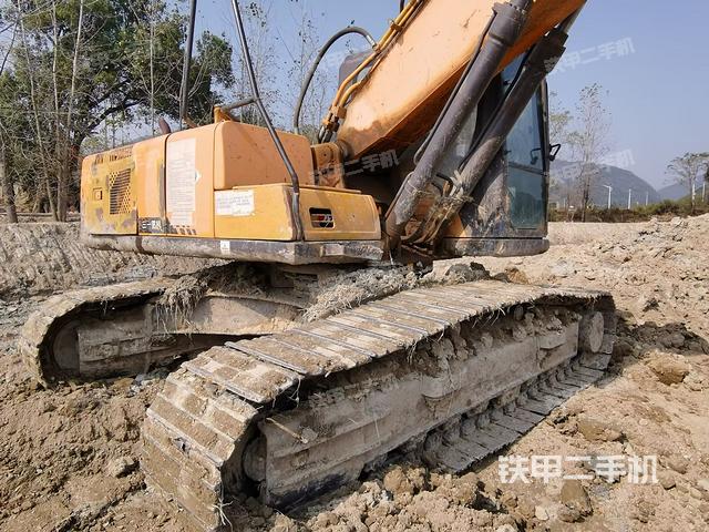 大臂油缸整體?豎拍（工作和回轉(zhuǎn)裝置）