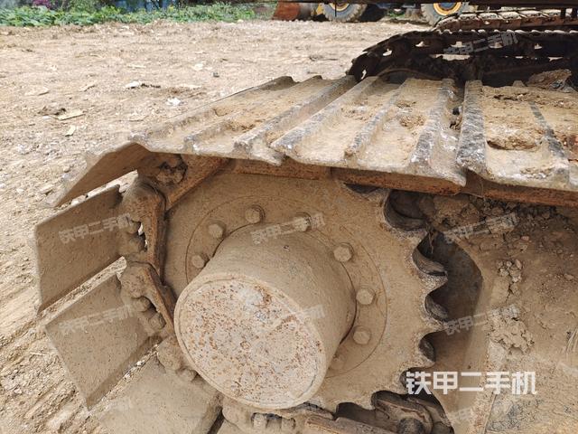 右驅(qū)動輪（行走機(jī)構(gòu)）