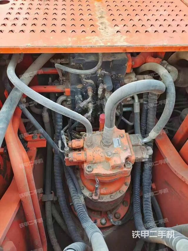 回轉(zhuǎn)馬達和主控閥（整機外觀）