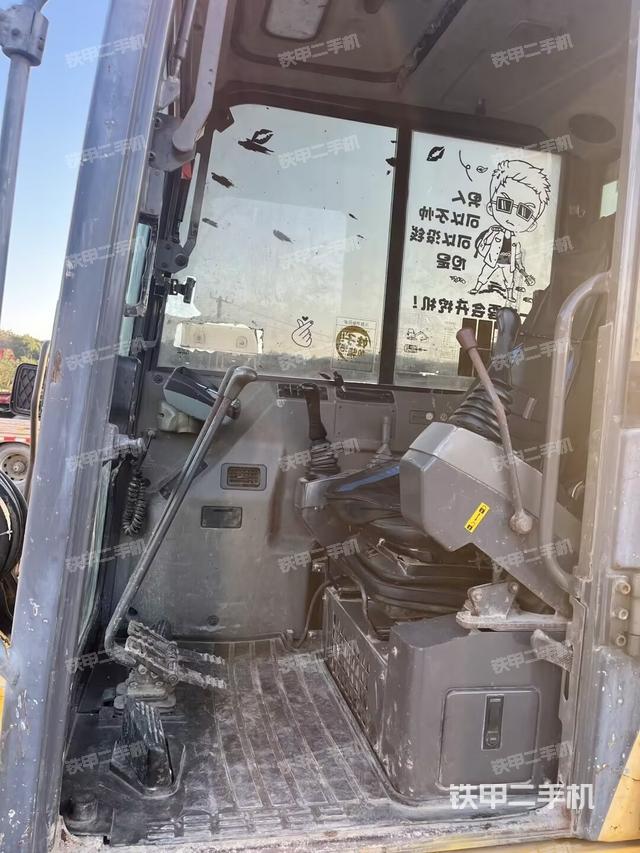 駕駛室整體（整機(jī)外觀）