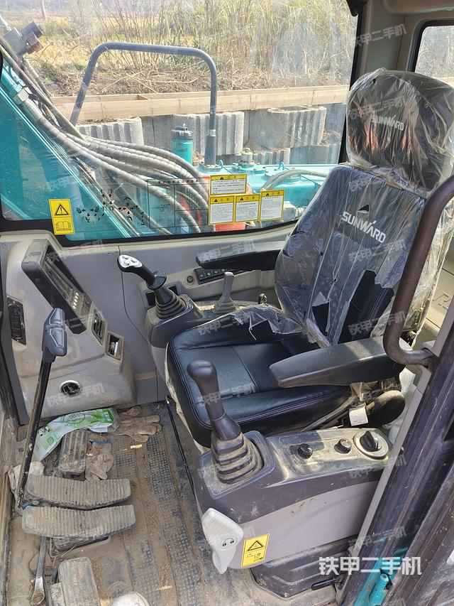 駕駛室整體（整機(jī)外觀）