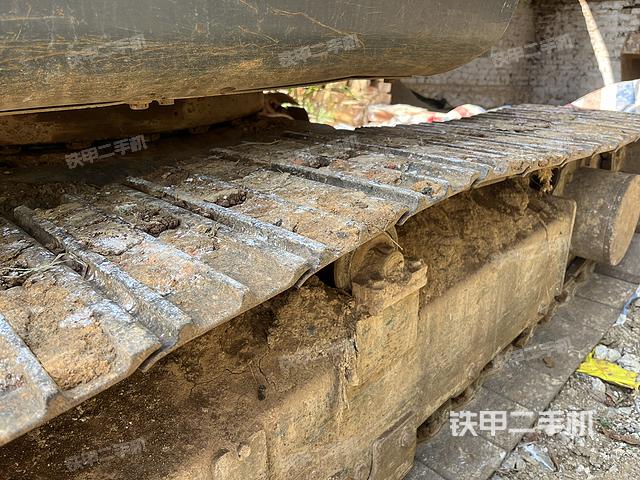 單側(cè)履帶整體(整機(jī)外觀) 單側(cè)履帶整體(整機(jī)外觀)
