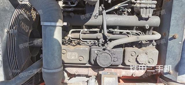 駕駛室頂部（整機外觀）