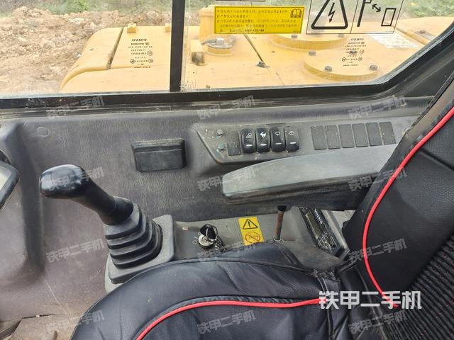 座椅右側(cè)控制臺/鑰匙門/油門/含右手柄（駕駛室部分）