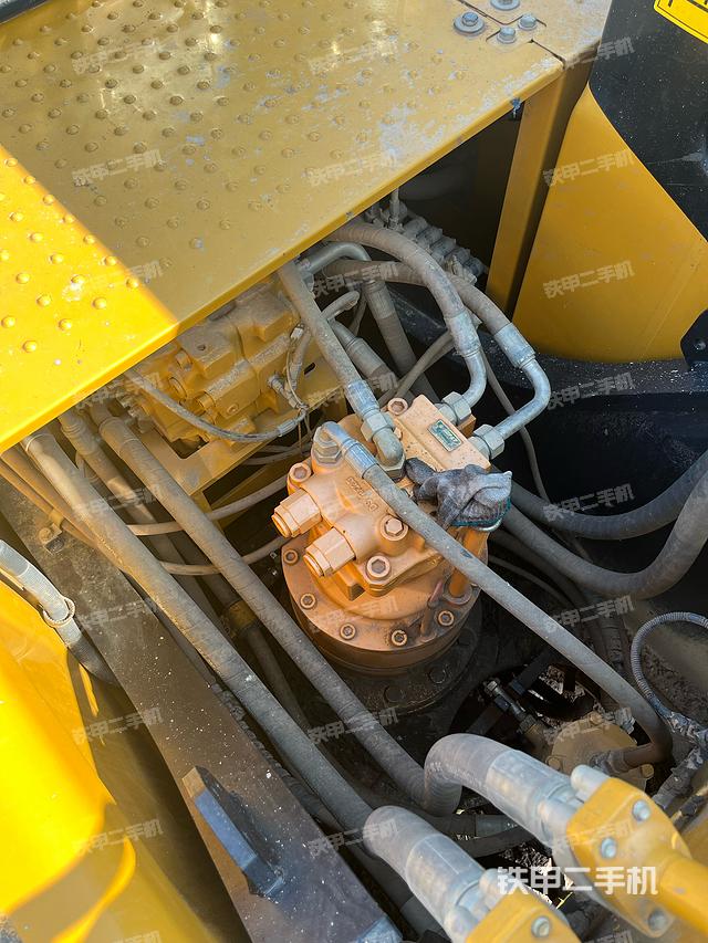 回转马达和主控阀（整机外观）