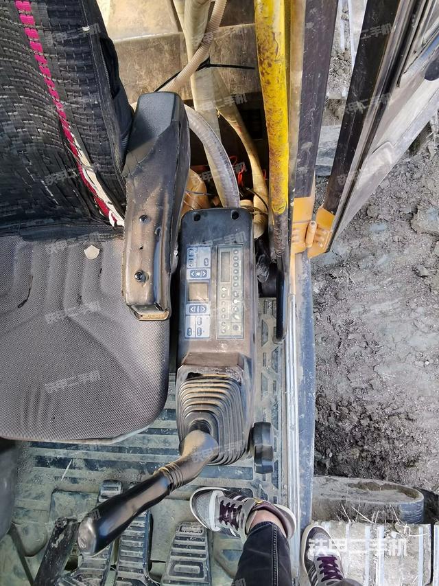 座椅左側(cè)控制臺/音響/含左手柄（駕駛室部分）