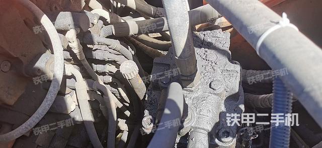 回轉(zhuǎn)馬達和主控閥（整機外觀）