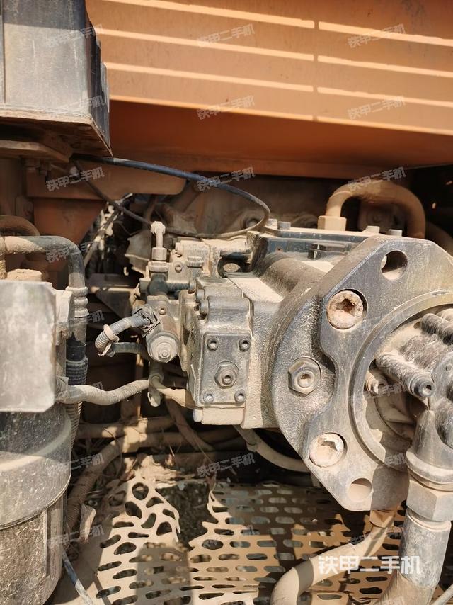 液壓泵斜45?右（大件艙室）