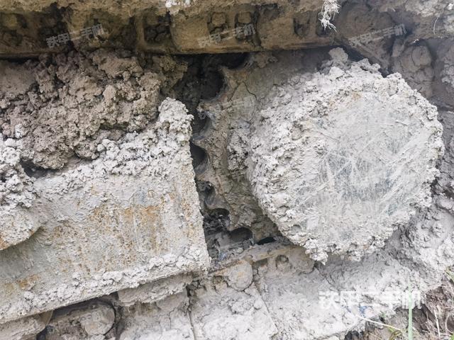 左驅(qū)動輪（行走機(jī)構(gòu)）