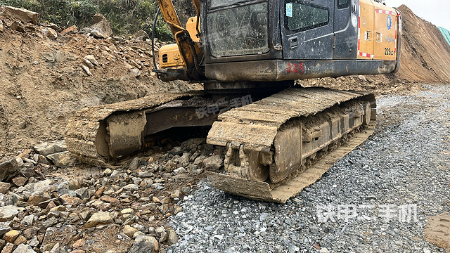 单侧履带整体（整机外观）