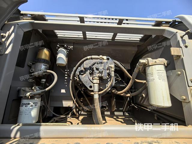液壓泵艙室正面整體(整機外觀) 液壓泵艙室正面整體(整機外觀)