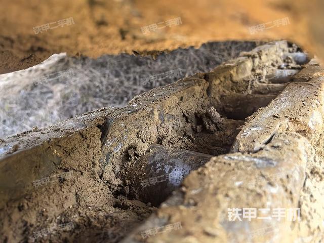 左側(cè)行走馬達(dá)蓋板（行走機(jī)構(gòu)）