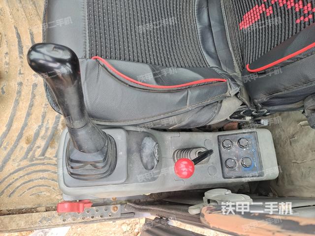 座椅左側(cè)控制臺/音響/含左手柄（駕駛室部分）