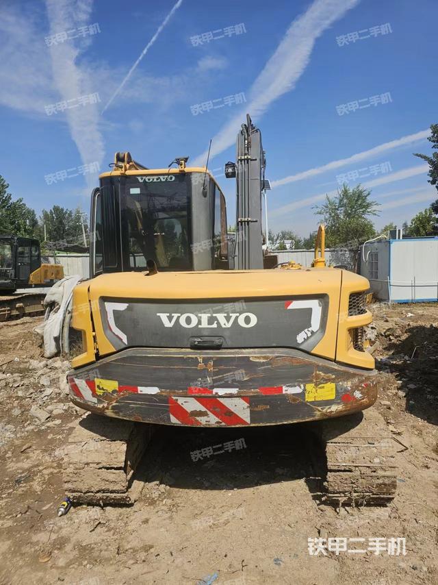 駕駛室頂部（整機外觀）