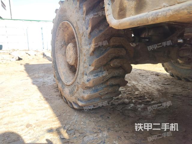 右驅(qū)動(dòng)輪（行走機(jī)構(gòu)）