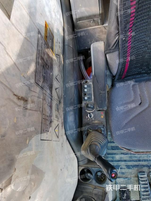 座椅右側(cè)控制臺/鑰匙門/油門/含右手柄（駕駛室部分）