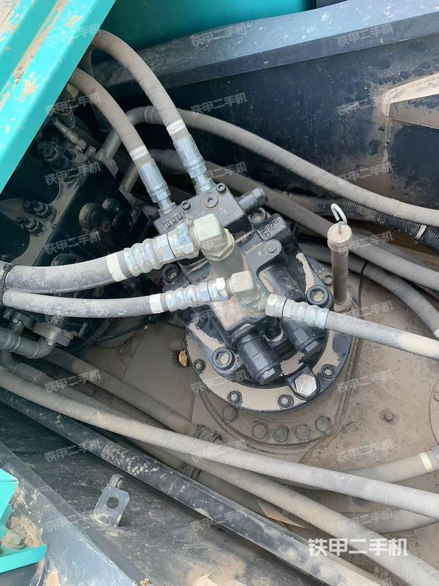 回轉(zhuǎn)馬達(dá)和主控閥（整機(jī)外觀）