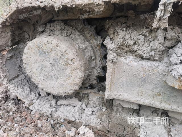 右驅(qū)動輪（行走機(jī)構(gòu)）