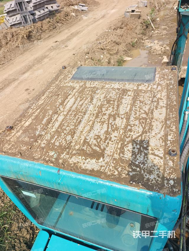 駕駛室頂部（整機(jī)外觀）