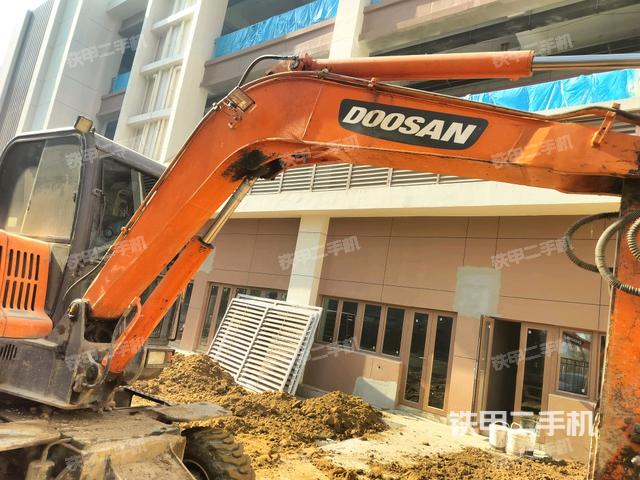 大臂整體?右側(cè)（工作和回轉(zhuǎn)裝置）