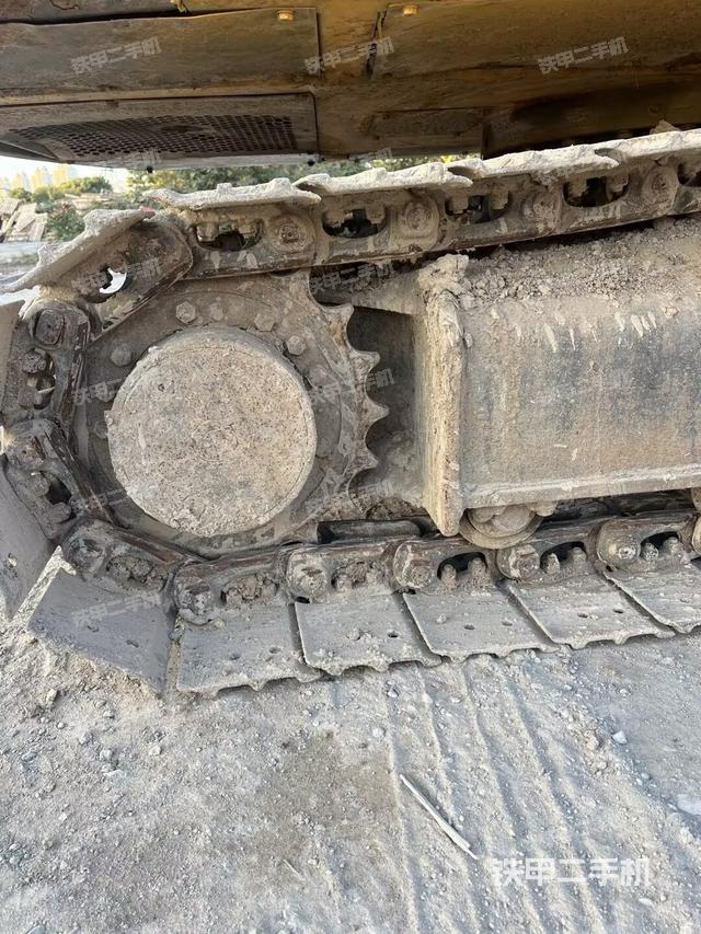 單側(cè)履帶整體（整機(jī)外觀）