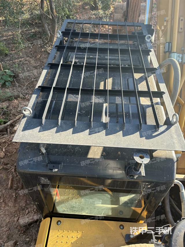 駕駛室頂部（整機外觀）