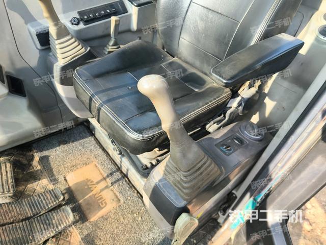 座椅左側(cè)控制臺(tái)/音響/含左手柄（駕駛室部分）