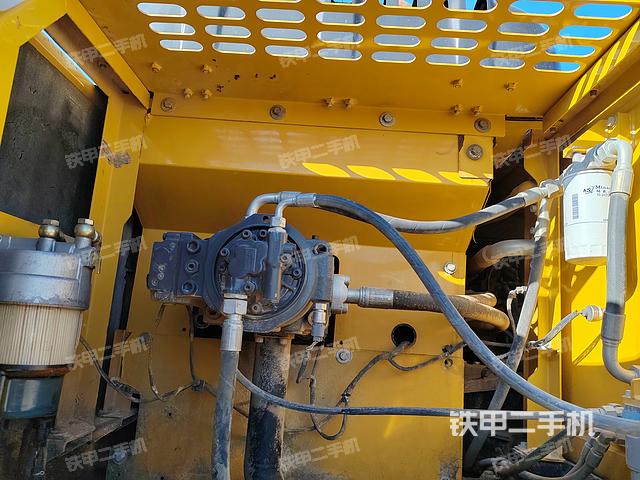液壓泵艙室正面整體(整機(jī)外觀) 液壓泵艙室正面整體(整機(jī)外觀)