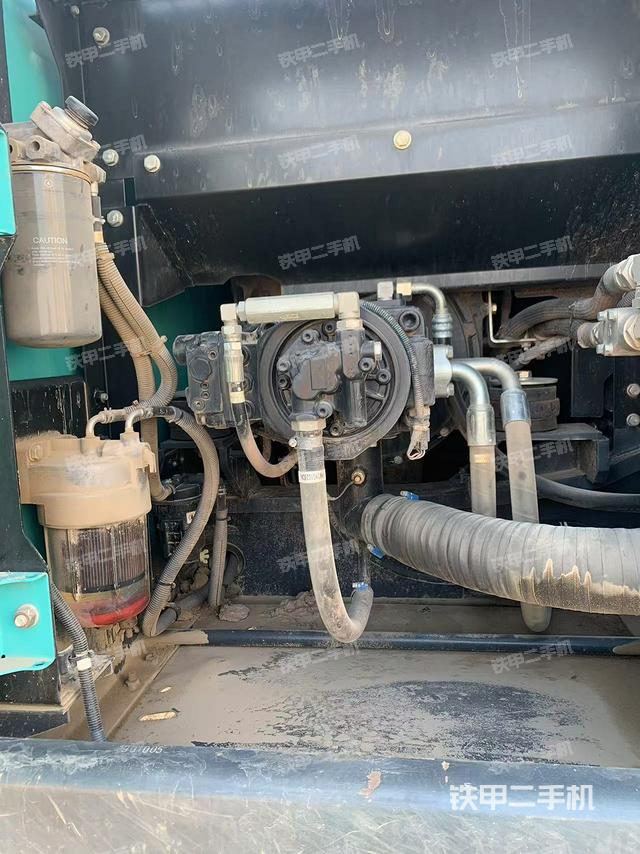 液壓泵艙室正面整體（整機(jī)外觀）