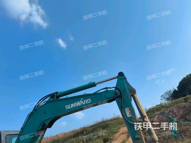 轉(zhuǎn)盤和下車架正前（工作和回轉(zhuǎn)裝置）