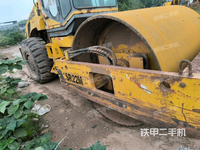 前車架正右側(cè)（壓路機(jī)前后車架）