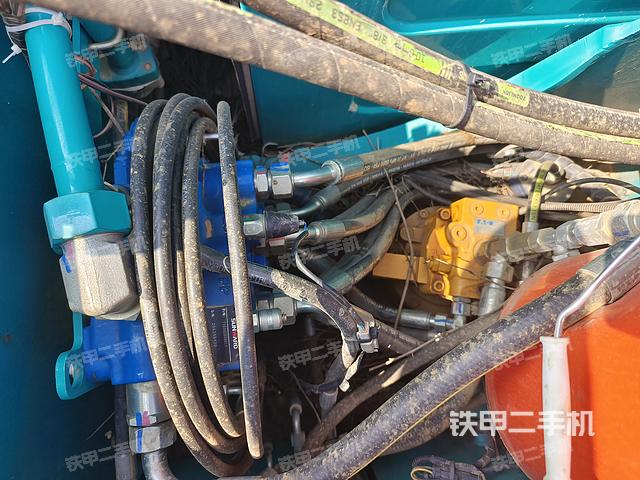 回轉(zhuǎn)馬達(dá)和主控閥（整機(jī)外觀）