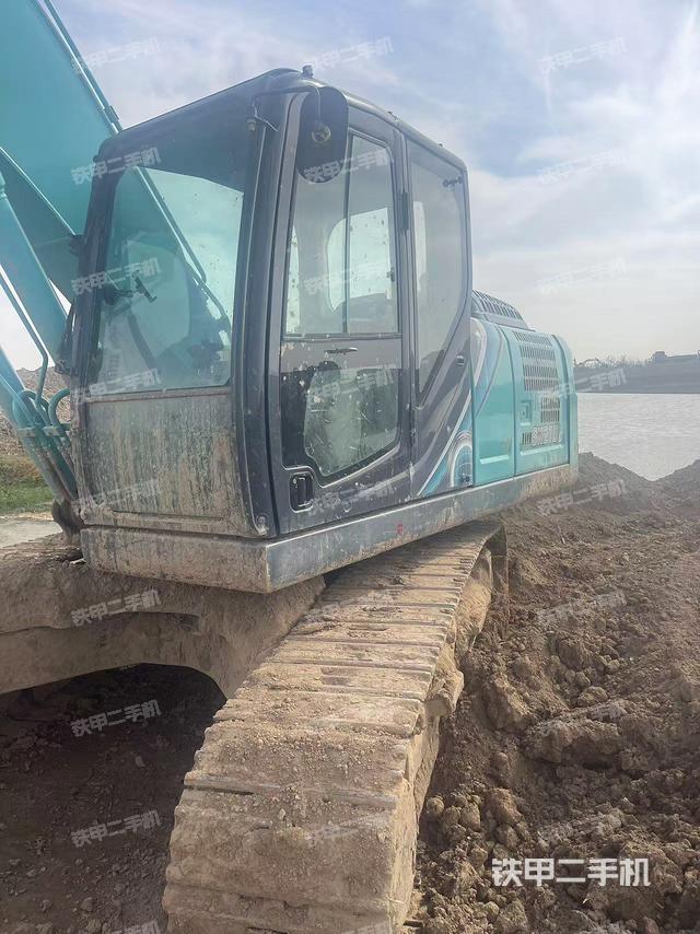 駕駛室頂部（整機(jī)外觀）