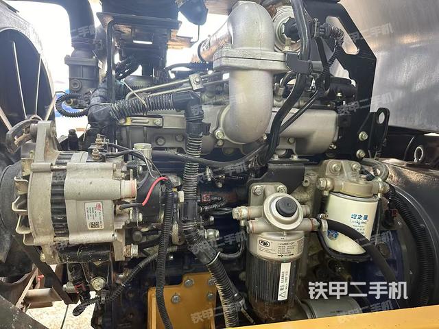 發(fā)動(dòng)機(jī)左側(cè)（整機(jī)外觀及大件）