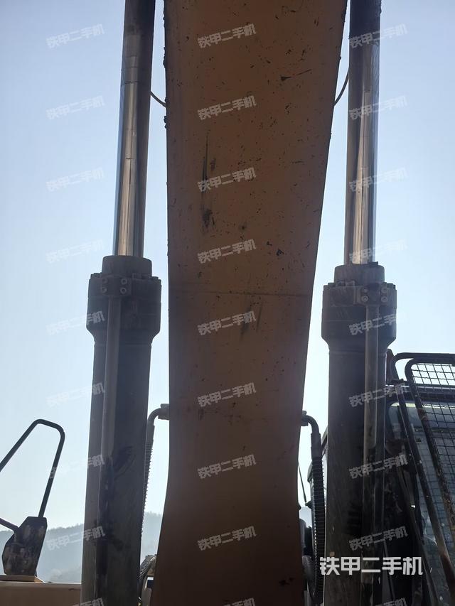 大臂油缸整體?豎拍（工作和回轉(zhuǎn)裝置）