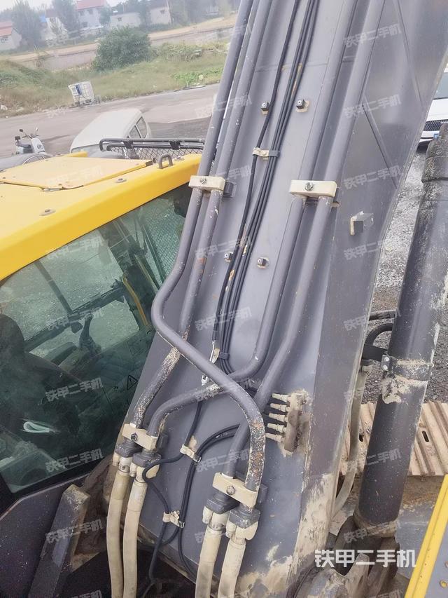 駕駛室頂部（整機(jī)外觀(guān)）