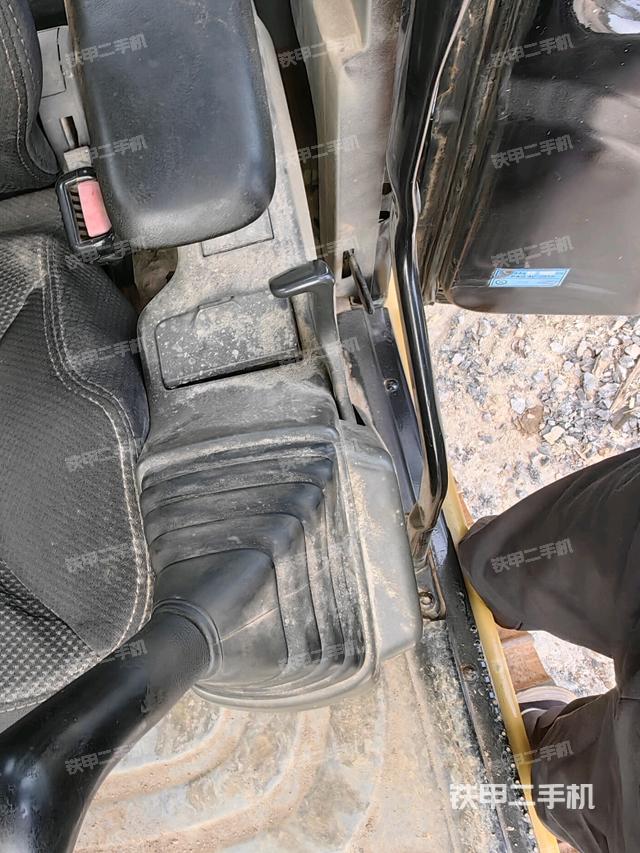 座椅右側(cè)控制臺/鑰匙門/油門/含右手柄（駕駛室部分）