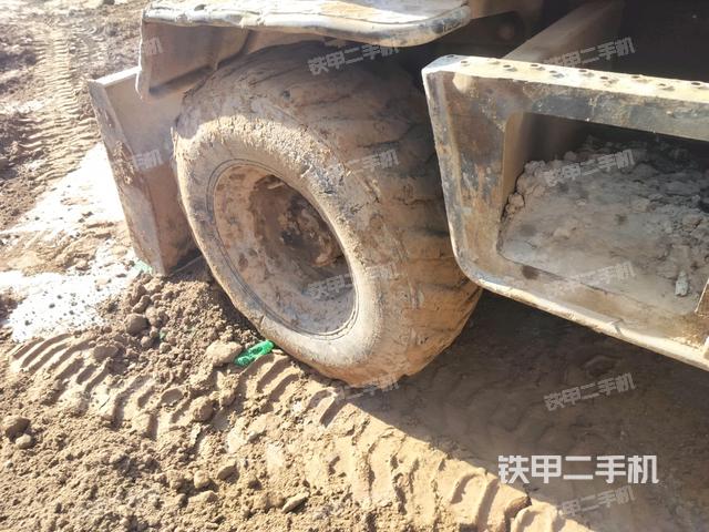 左驅(qū)動(dòng)輪（行走機(jī)構(gòu)）