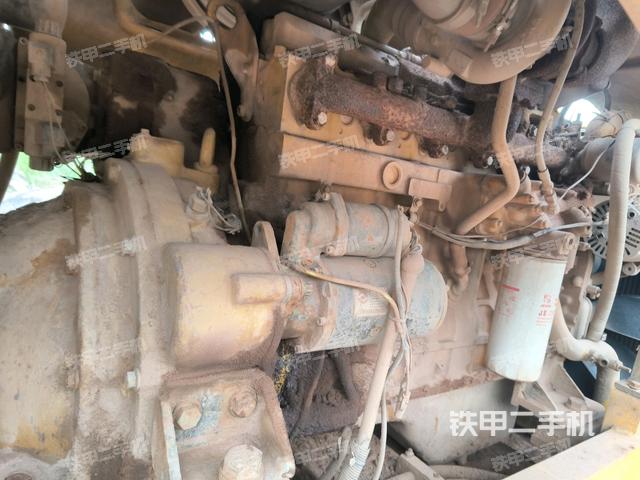 發(fā)動機(jī)左側(cè)全景（壓路機(jī)發(fā)動機(jī)艙）