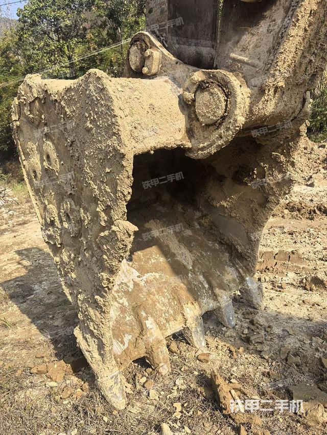 鏟斗右后整體（工作和回轉(zhuǎn)裝置）