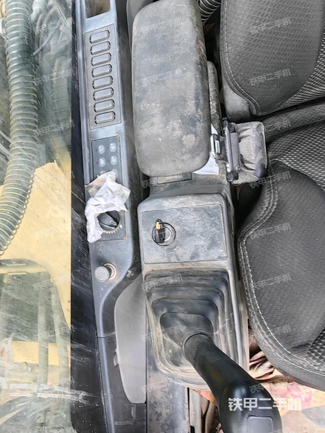 座椅左側(cè)控制臺/音響/含左手柄（駕駛室部分）