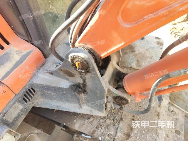 大臂根部?斜（工作和回轉(zhuǎn)裝置）