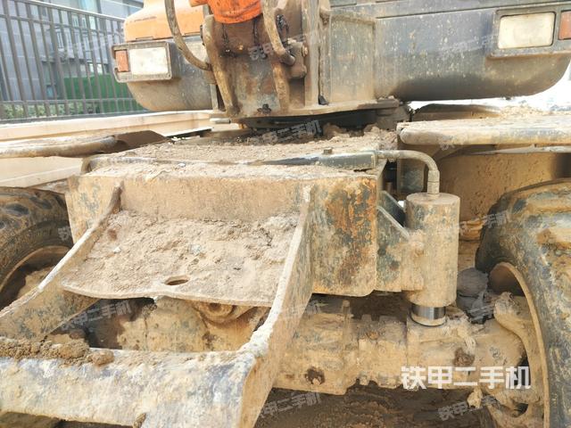 轉(zhuǎn)盤和下車架正前（工作和回轉(zhuǎn)裝置）