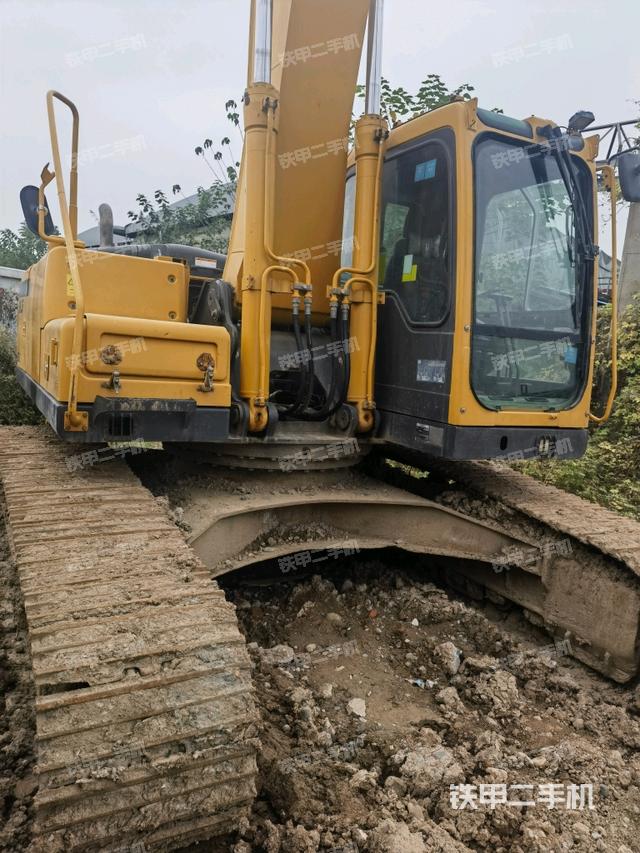 轉(zhuǎn)盤和下車架正前（工作和回轉(zhuǎn)裝置）