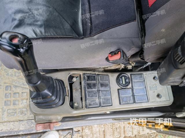 座椅左側(cè)控制臺/音響/含左手柄（駕駛室部分）