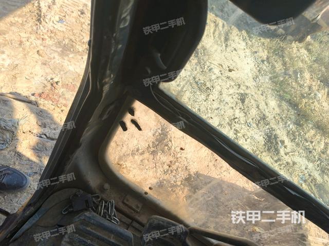 左后方玻璃角標(駕駛室部分) 左后方玻璃角標(駕駛室部分)