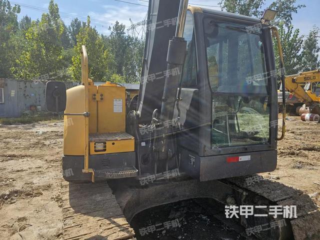 駕駛室整體（整機外觀）