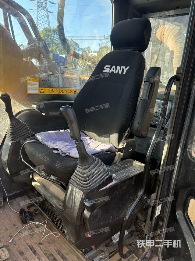 駕駛室整體（整機外觀）