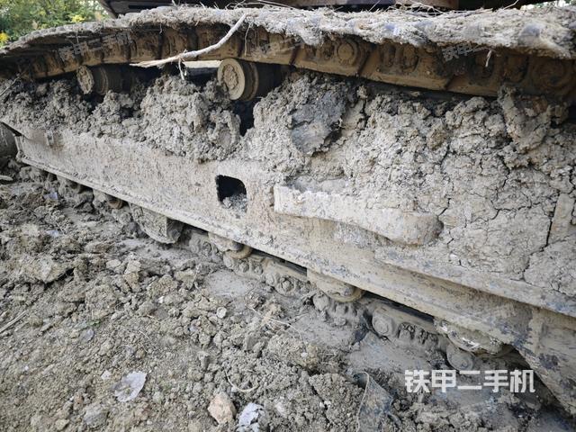 左驅(qū)動輪（行走機構(gòu)）